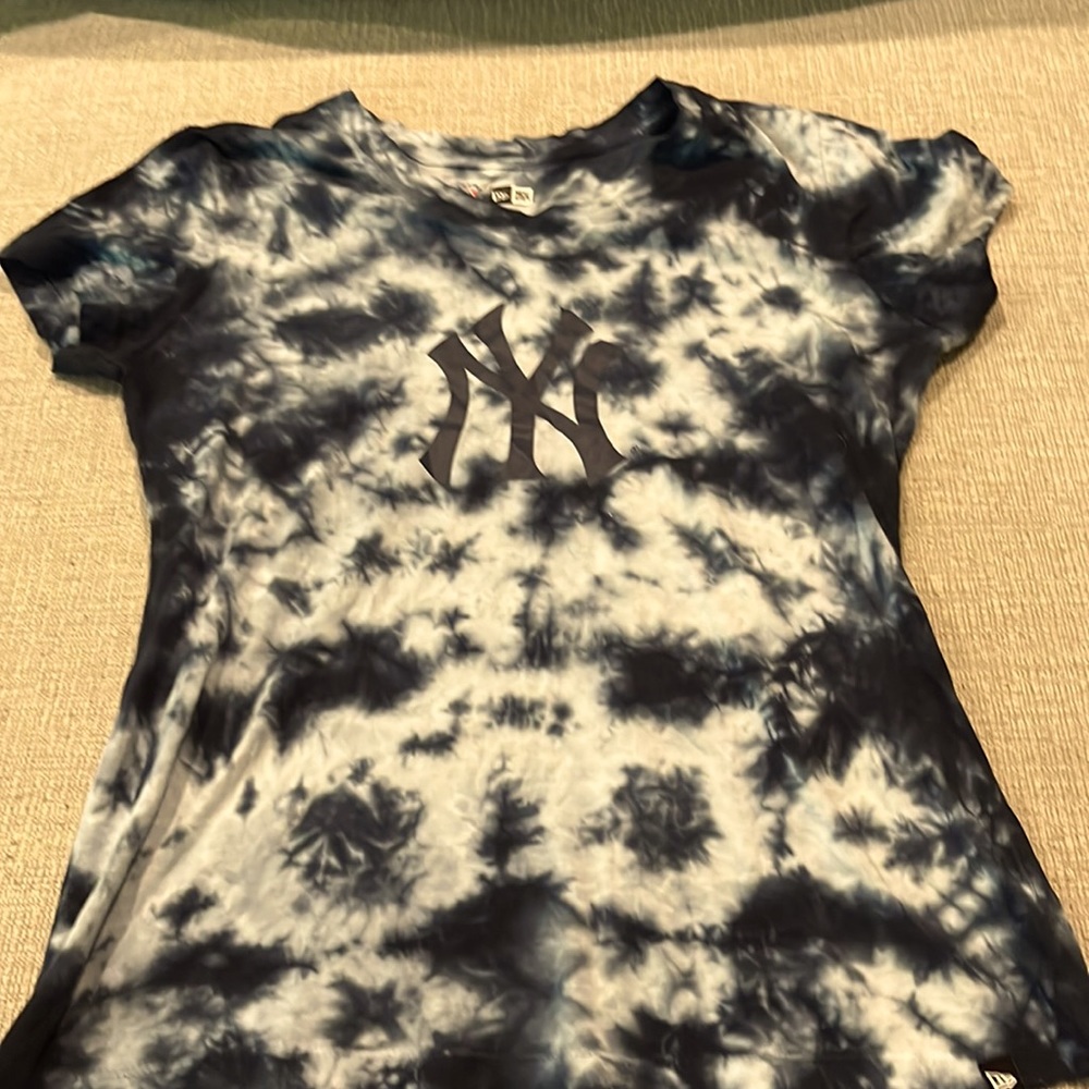 Navy blue and white New York T-shirt